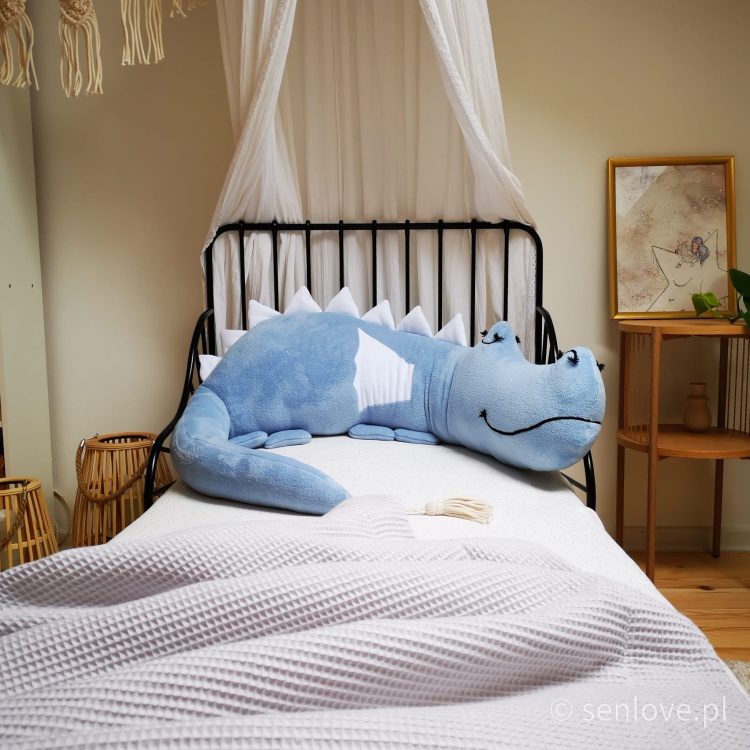 dragon pillow 1.jpg
