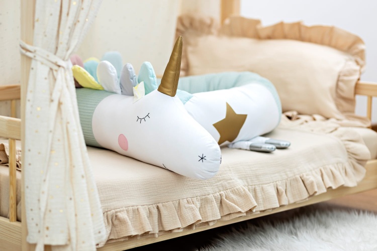 bed guard, cuddly toy in the shape of a mint unicorn, for a children's bed, cuddlerest.jpg