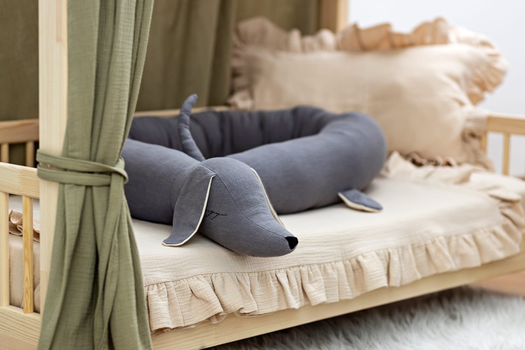 Bed bumper, linen cuddly toy in the shape of a dark gray dachshund, for a children's bed, cuddlerest.jpg